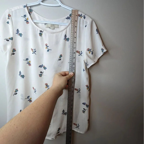 LOFT White With Floral Design Short Sleeve Swoop Neck Blouse Medium Women - Picture 7 of 8